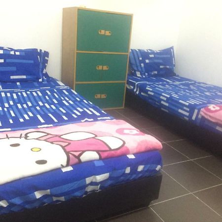 Jiaxin Hostel Ulu Tiram Exterior photo