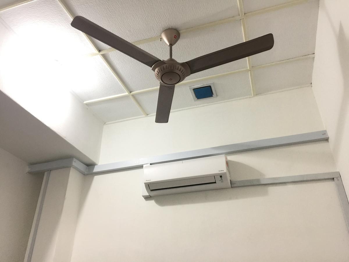 Jiaxin Hostel Ulu Tiram Exterior photo