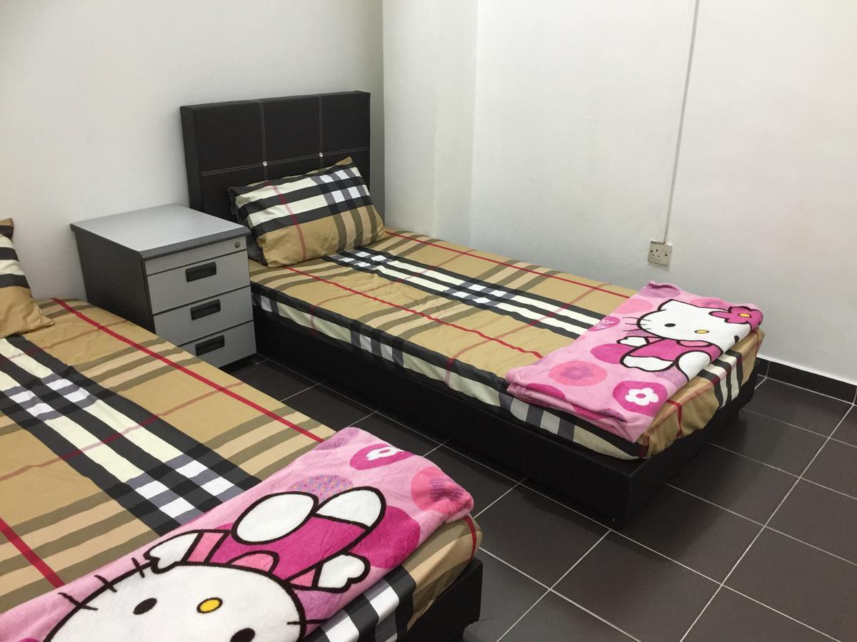 Jiaxin Hostel Ulu Tiram Exterior photo