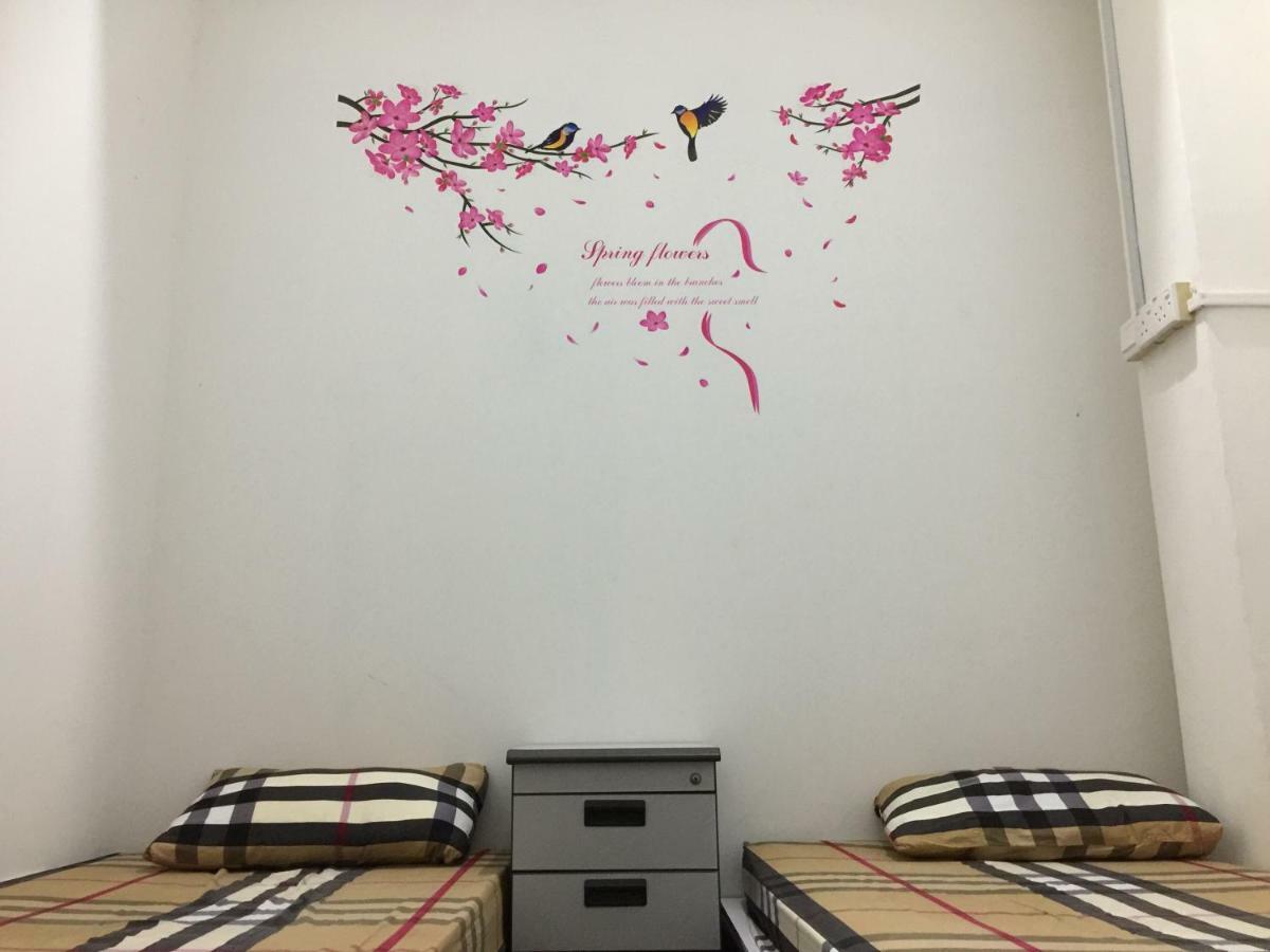 Jiaxin Hostel Ulu Tiram Exterior photo