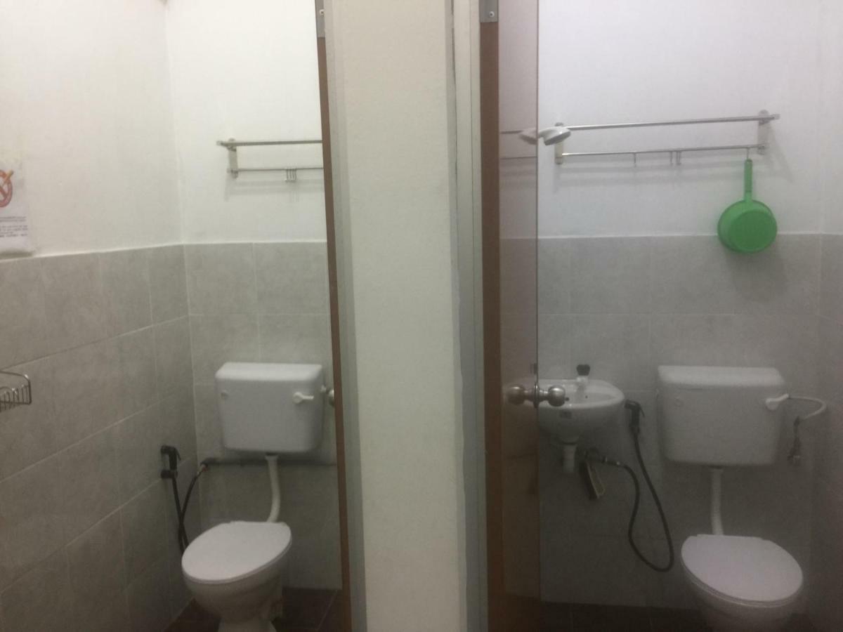 Jiaxin Hostel Ulu Tiram Exterior photo