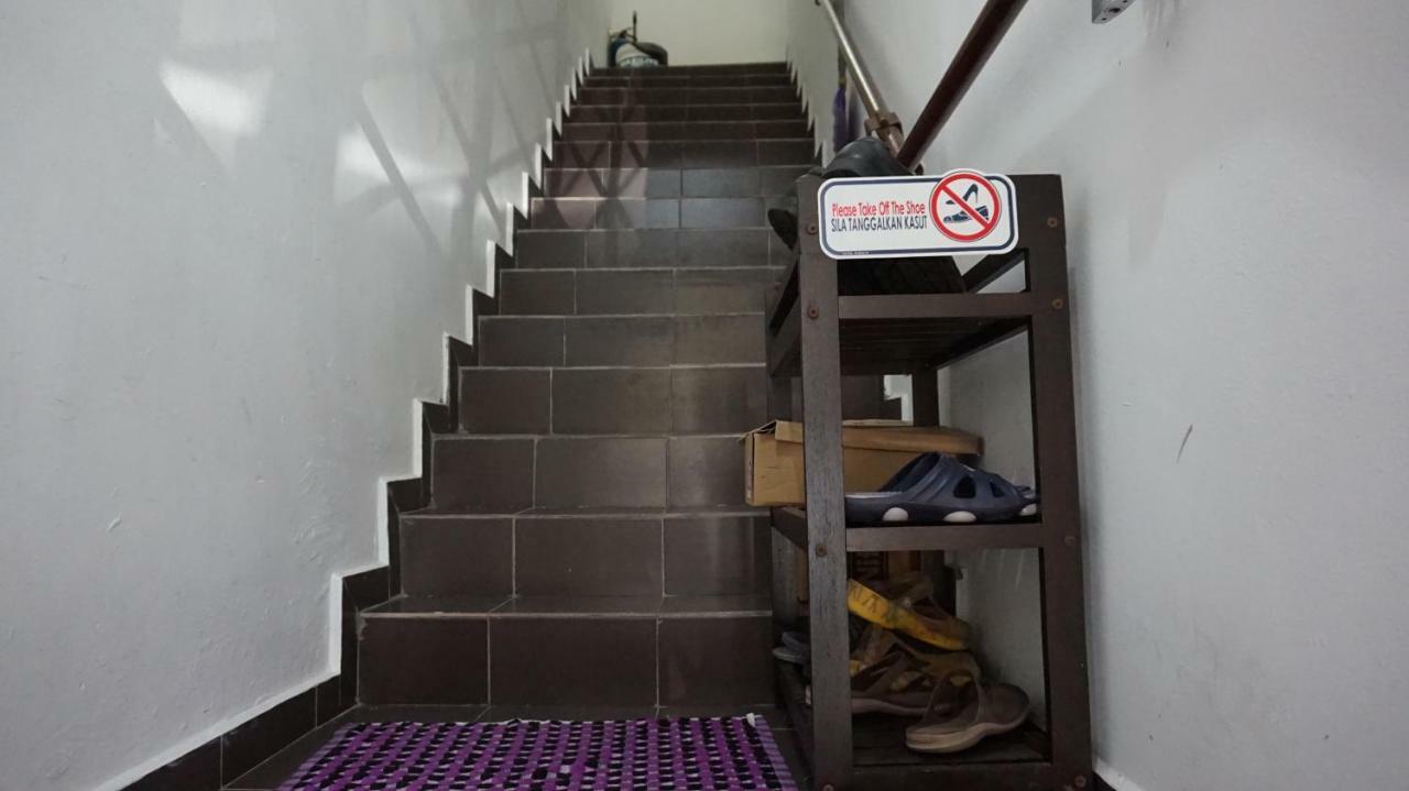 Jiaxin Hostel Ulu Tiram Exterior photo